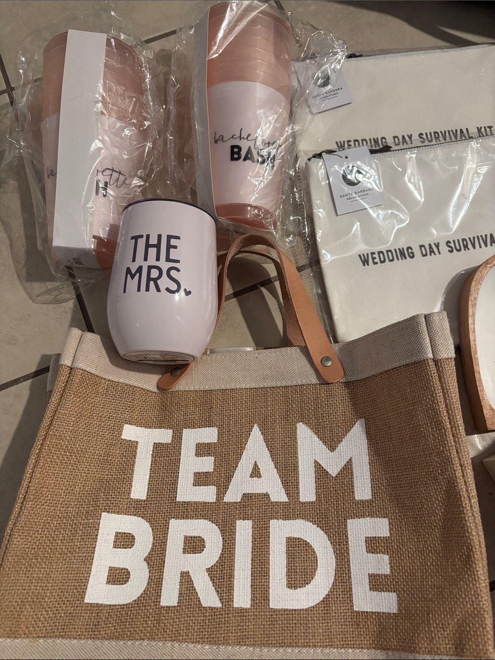 Team Bride Jute Tote Bag with 'THE MRS.' Pink Wine Tumbler - Bridal Party Seto